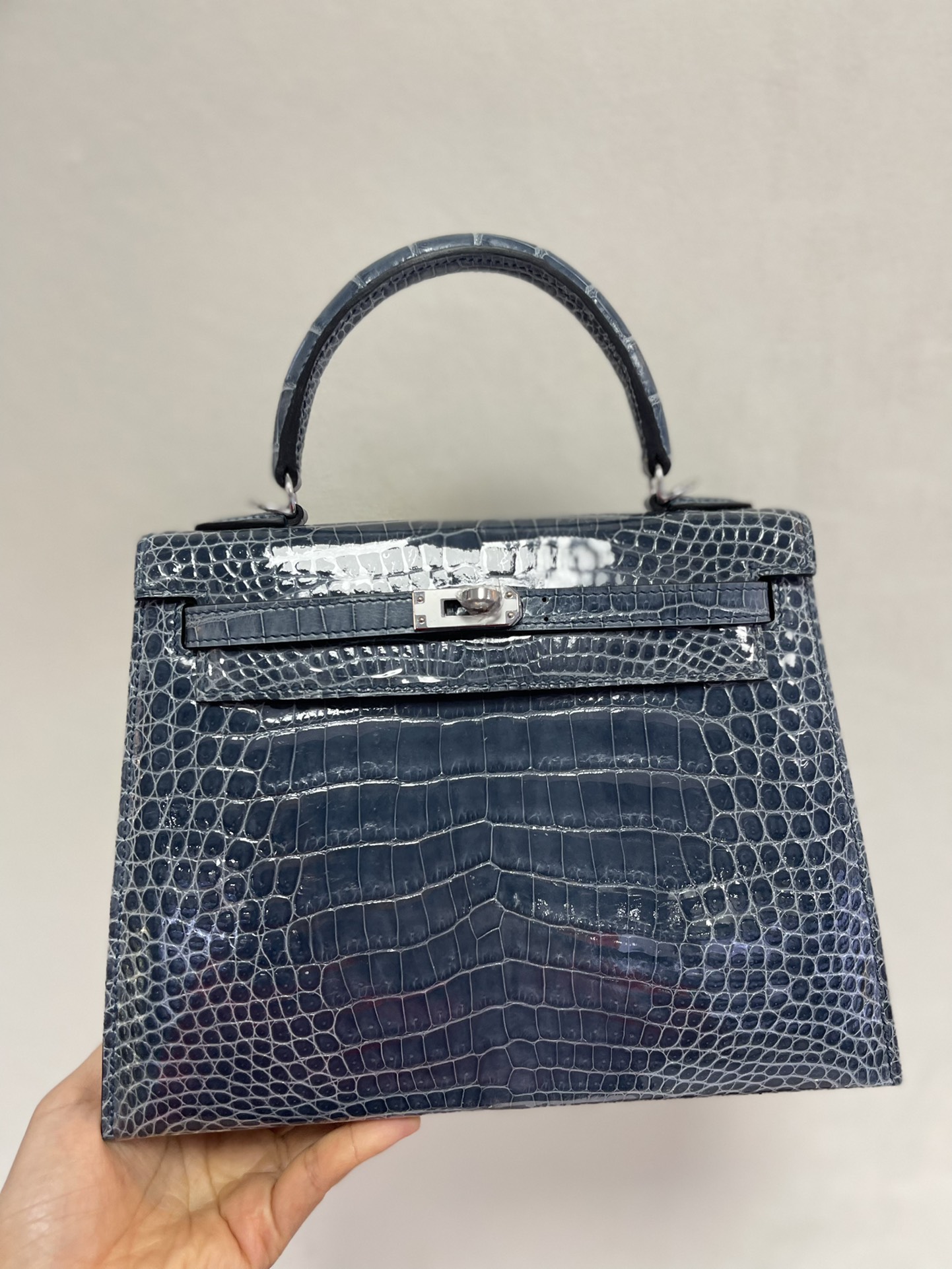 Hermes Kelly 25cm Handbag Shoulder Bag In Graphite Shiny Crocodile Niloticus Leather